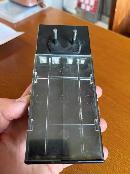 "Zabytkowa" ładowarka do baterii AA