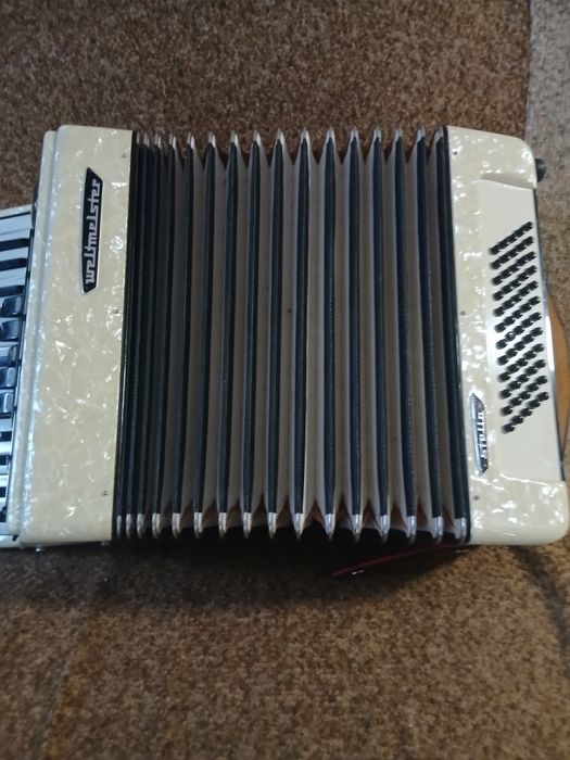 Akordeon Weltmeister Stella 60 bas