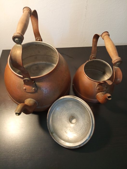 Conjunto chaleiras em cobre com pega de madeira		
Vintage	Rustico