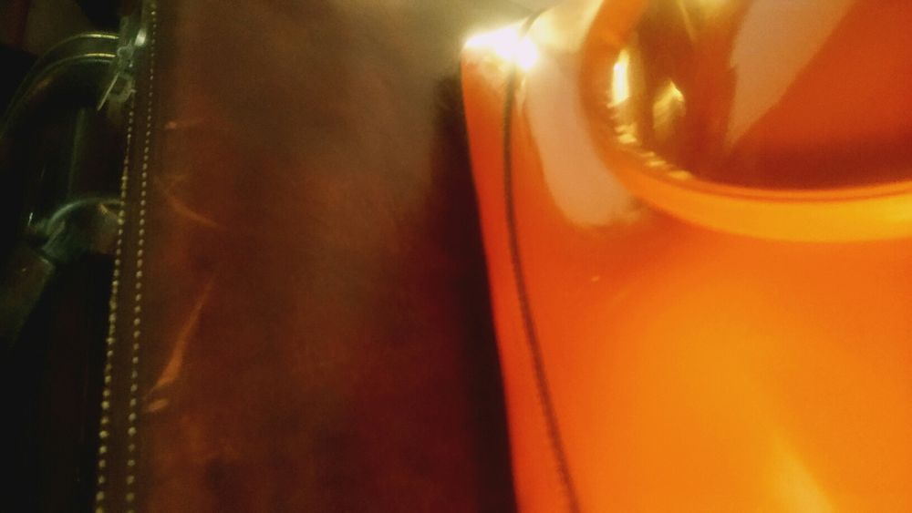 Mala laranja em verniz