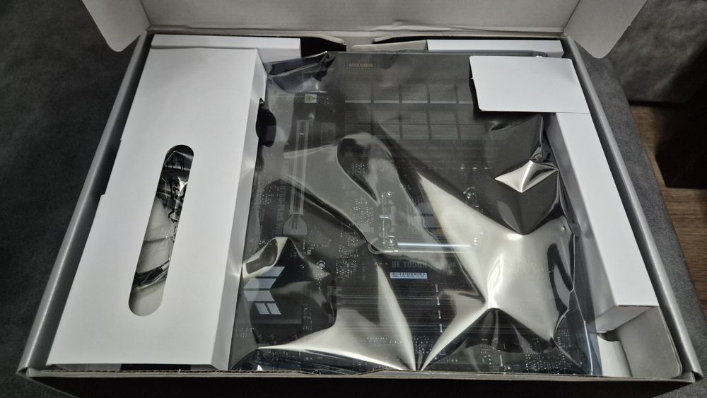 Sprzedam nową płytę główną Asus TUF Gaming B760-Plus WIFI