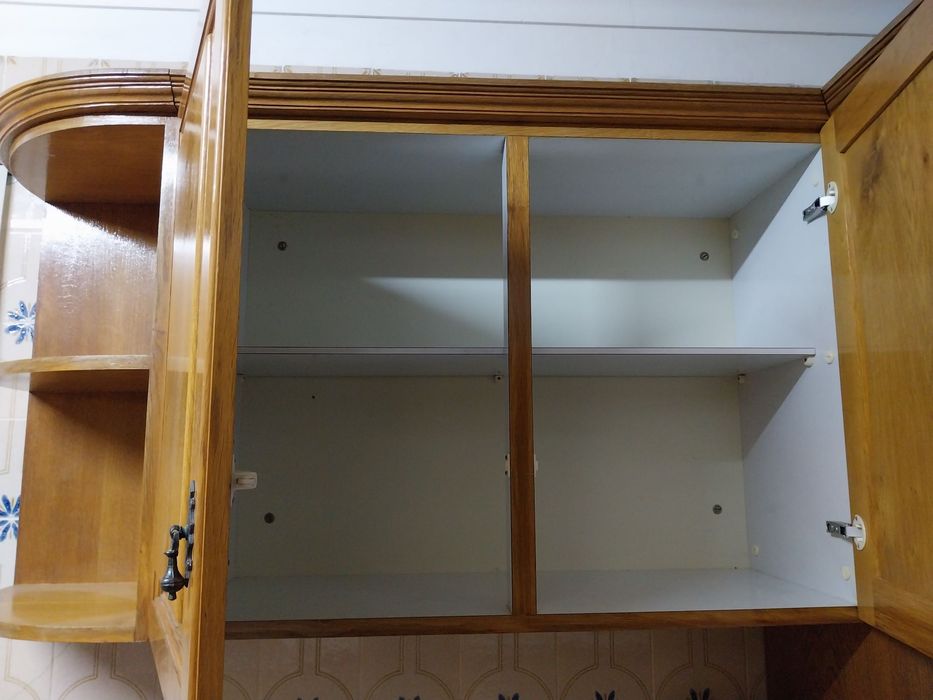 Cozinha Antiga em Madeira de Carvalho – Clássica e Robusta