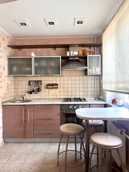 Продам 2к. квартиру , Дворец Спорта , Танкопия 11 ( 93399)