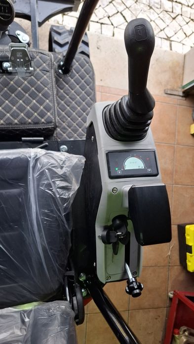 Giratoria 2t nova com motor kubota D902