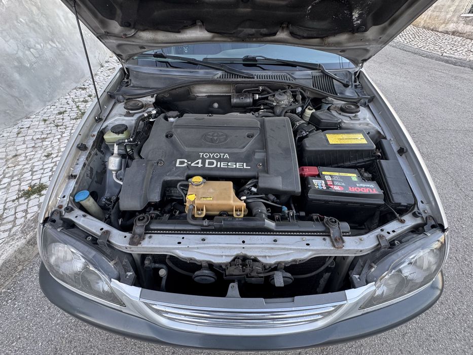 Toyota Avensis 2.0 D4-D de 2000, em bom estado de circulação