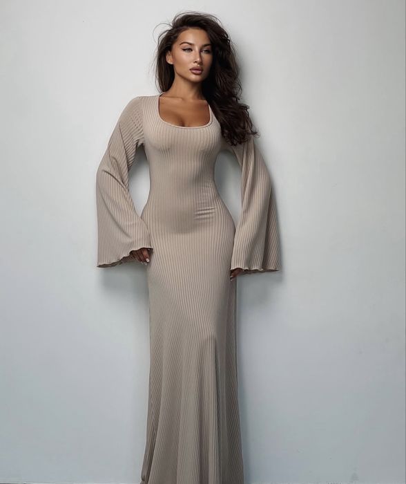 Длинное бежевое платье