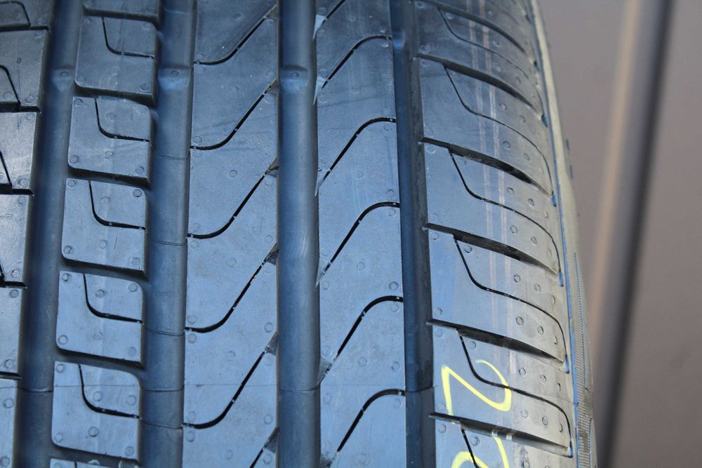 225 50 R17 Pirelli Cinturato P7  RUNFLAT