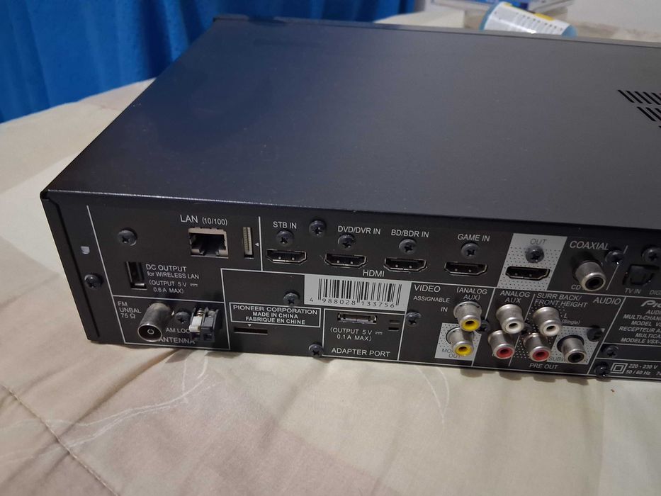 Amplificadoe Av pioneer avariado toca baixo saida avariada sem comando