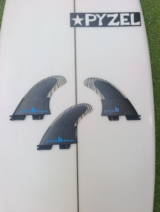 Prancha sur f Pyzel Red Tiger com Fins Performer Pc e saco