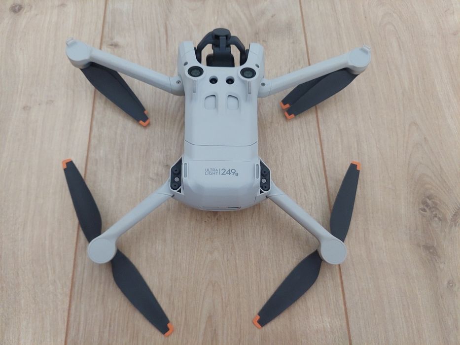 Квадрокоптер DJI Mini 3 Pro