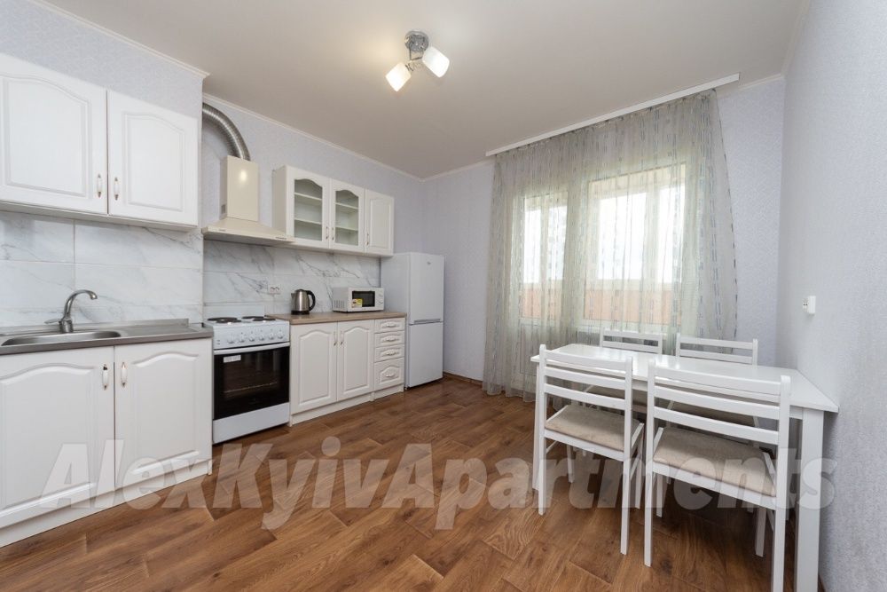 Подобово. 2х кімнатна,квартира на ВДНГ,Генератор!Метро Іподром,Теремки