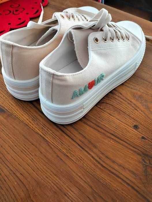 Trampki beżowe nowe