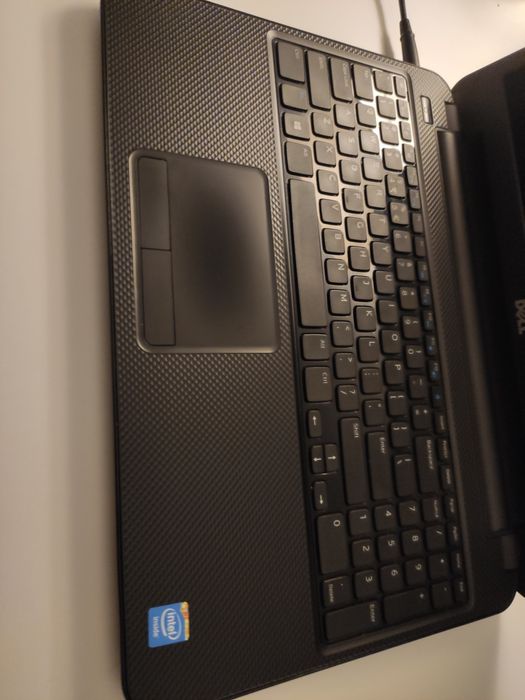 Laptop DELL Inspiron 3537