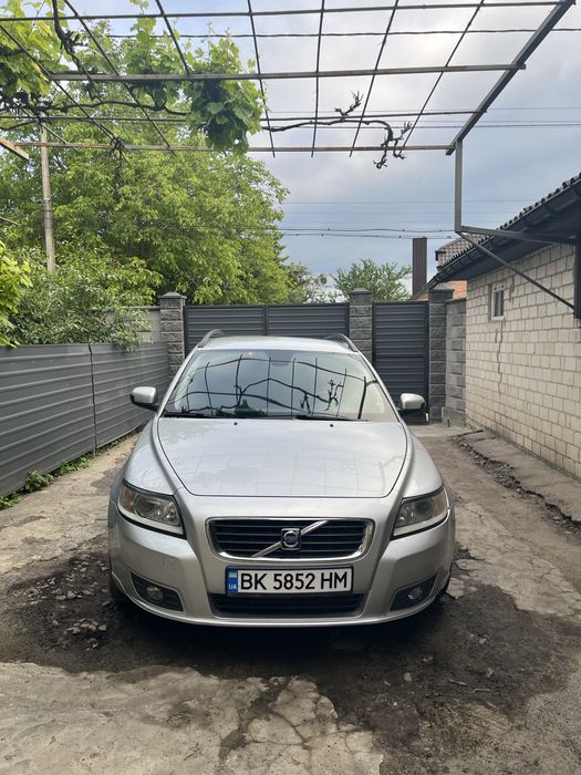 Volvo v50 вольво в50