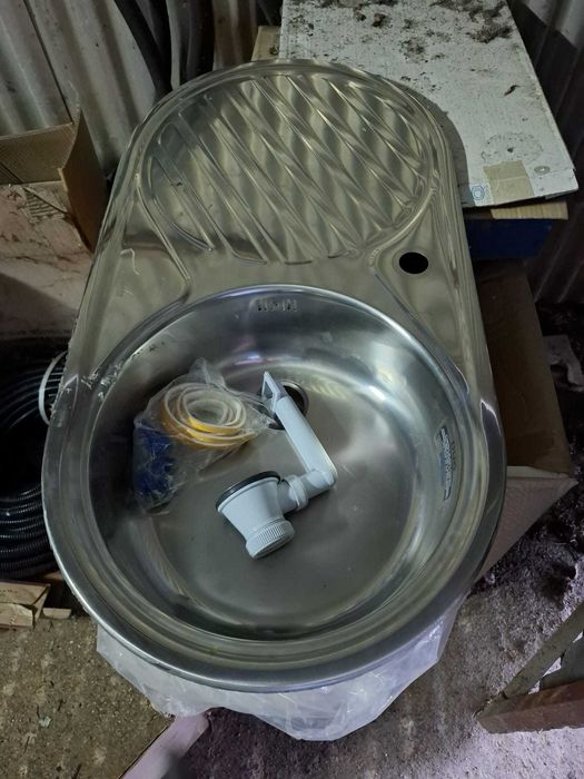 Lava-louça de Alumínio com Cuba Redonda e Escorredor - 44x84 cm