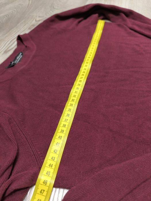 Плать бордовое тянется