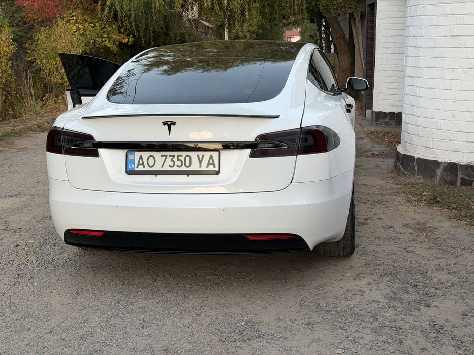 Tesla model s perfomance ludicrous mode
