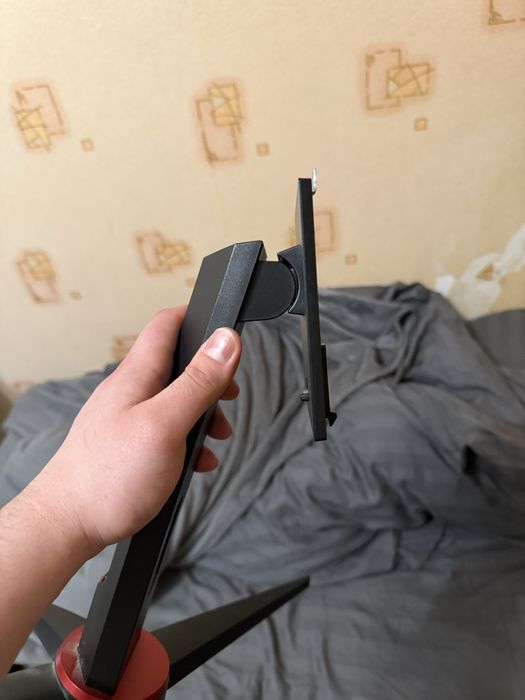 Стійка до монітору