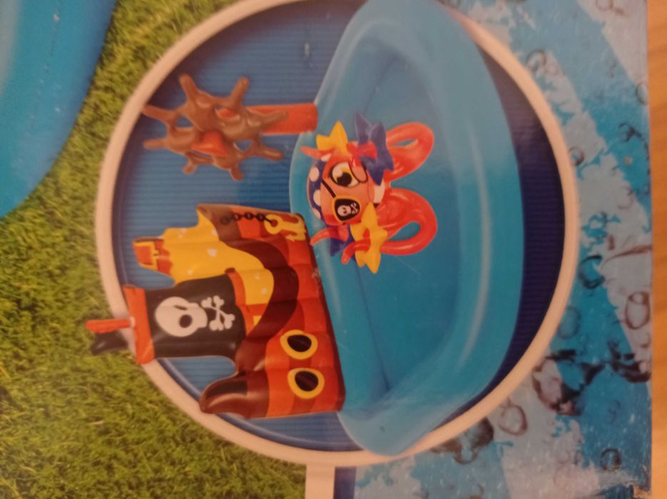 Piscina Bestway insuflável com jogos