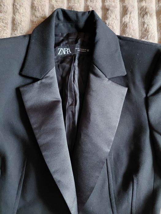 Чорний приталений піджак zara