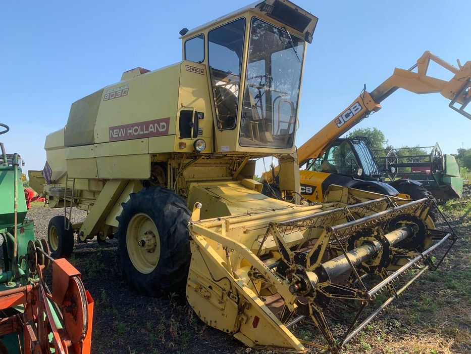 Комбайн New Holland 8030