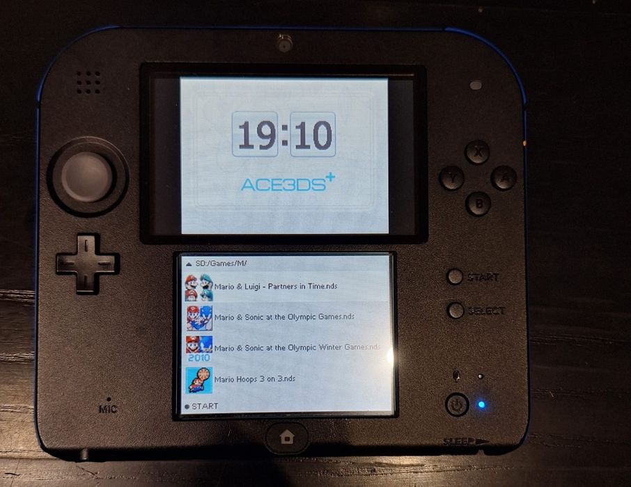 R4 Card with SD Card Preloaded with 870 Games.