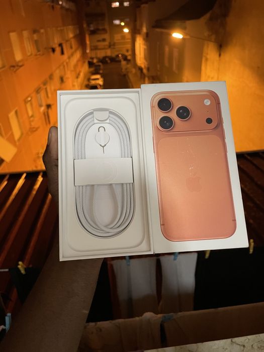iPhone 17 pro cosmic orange novo novo