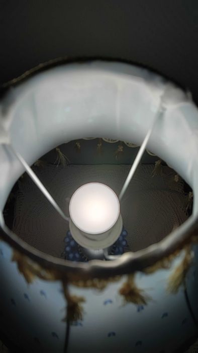 Лампа настільна з абажуром та бісерною основою