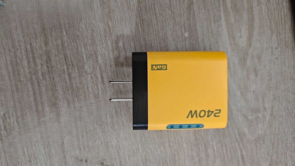 Szybka Ładowarka 240W Żółta 5w1 USB C GaN + kabel 10A Quick Charge 3.0