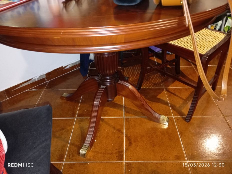 Mesa redonda extensível mogno