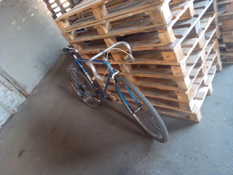 Спутник на продажу 3200