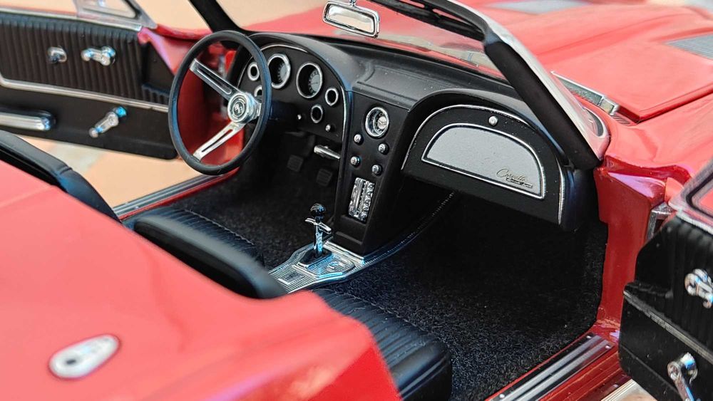 Chevrolet Corvette C2 Stingray Convertible AutoArt 1/18