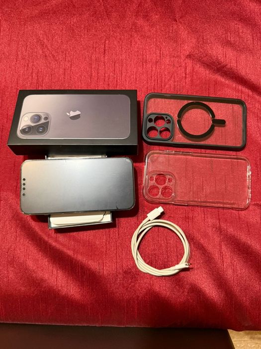 iPhone 13 Pro com caixa original 
-256g 
-78% capacidade bateria 
-2 c