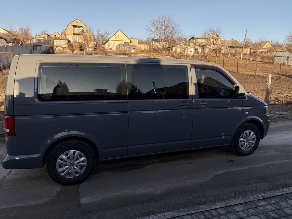Авто Volkswagen Caravelle 2011 рік 2.0 Газ/Бенз
