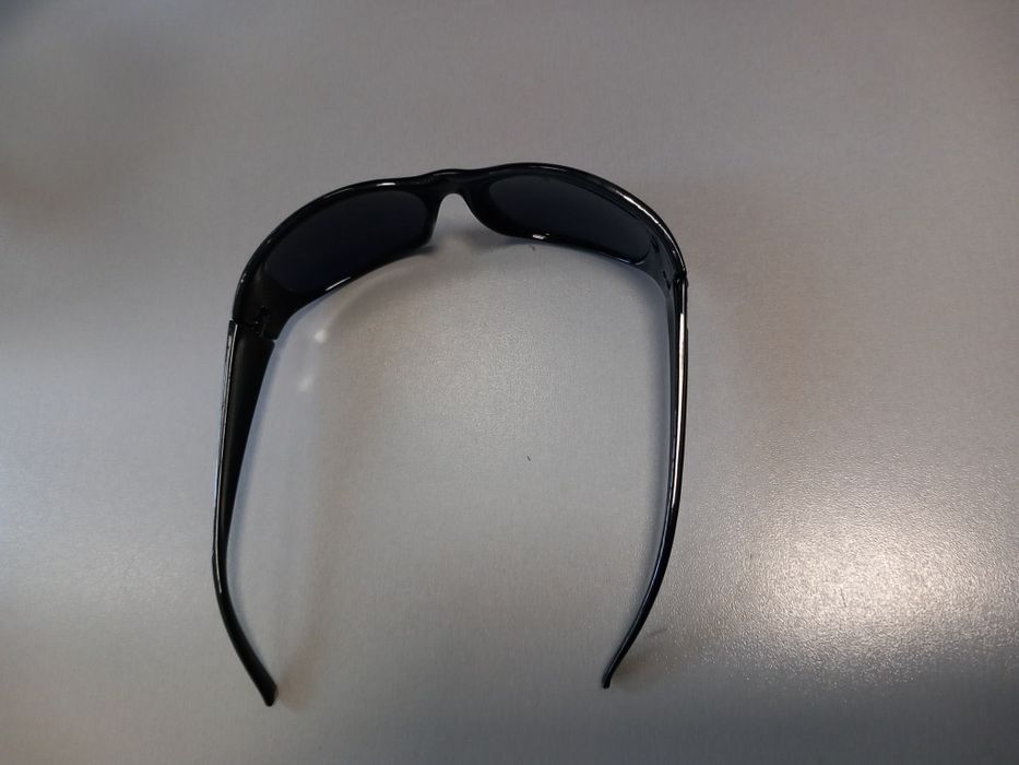Sprzedam męskie okulary przeciwsłoneczne.