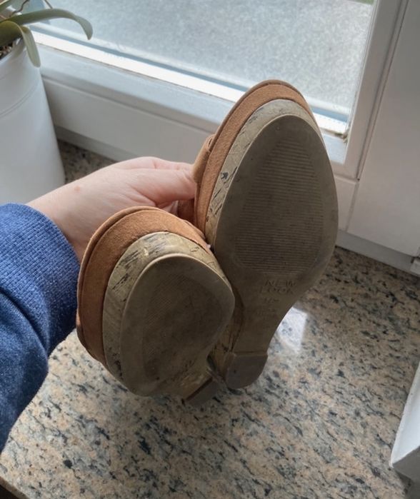 Brązowe koturny, sandałki New Look