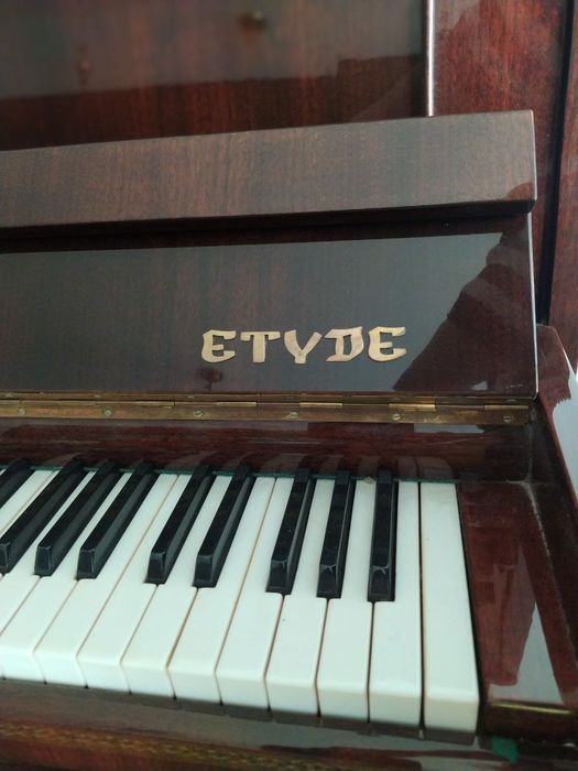Sprzedam Pianino ETYDE