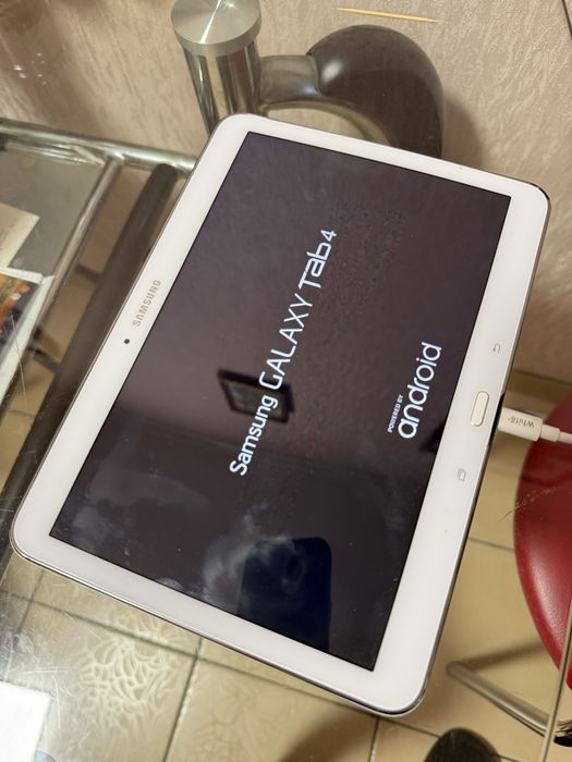 Планшет Samsung. SM-T530. 16GB.