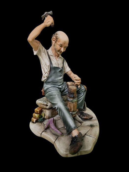 Фарфоровая статуэтка Каподимонте