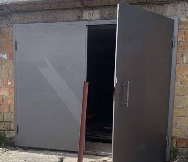 Ворота в гараж. 2,5*2.5