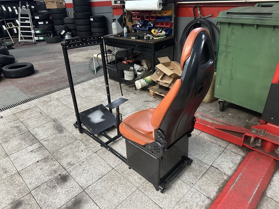 Playseat caseiro com suporte de monitor