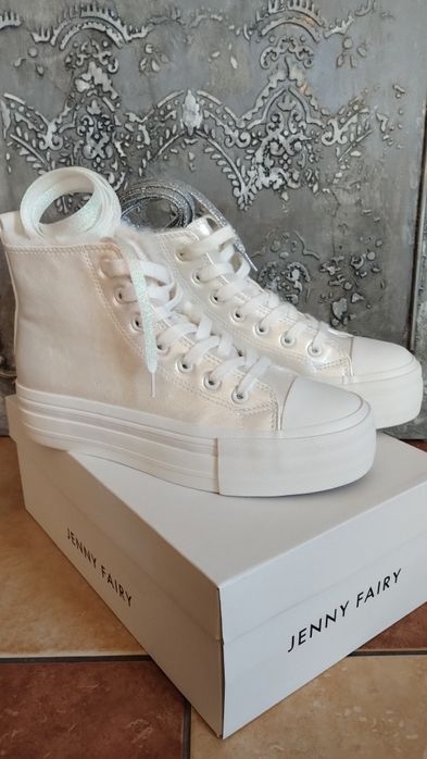 Botki ocieplane Biała perła nowe 37