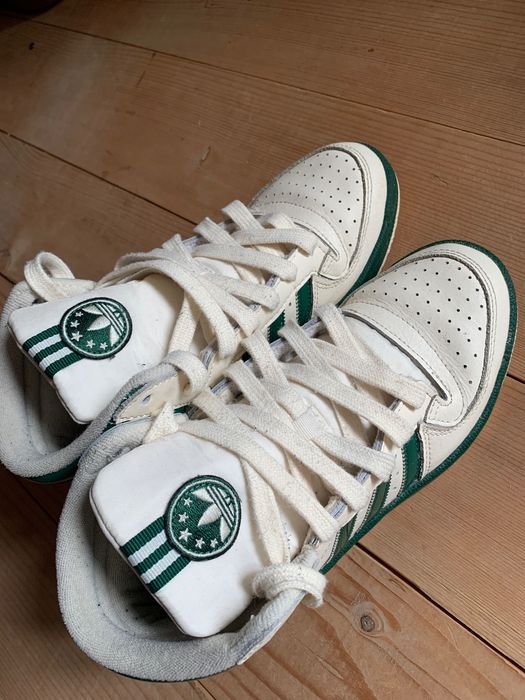 Стильні кеди Adidas в ретро стилі