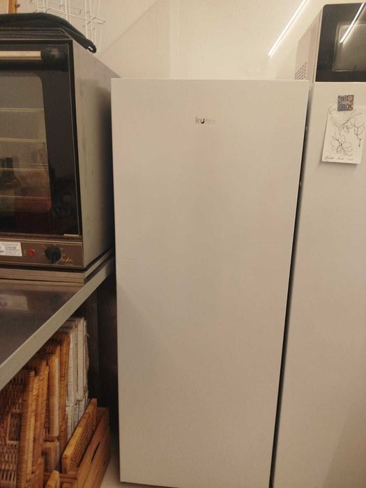 Arca Vertical KUNFT KUF9261 (Estático - 143,4 cm - 165 L - Branco)