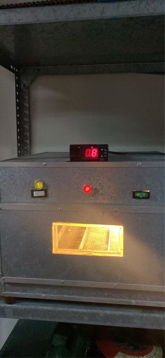 Chocadeira com controlo de temperatura e viragem automática