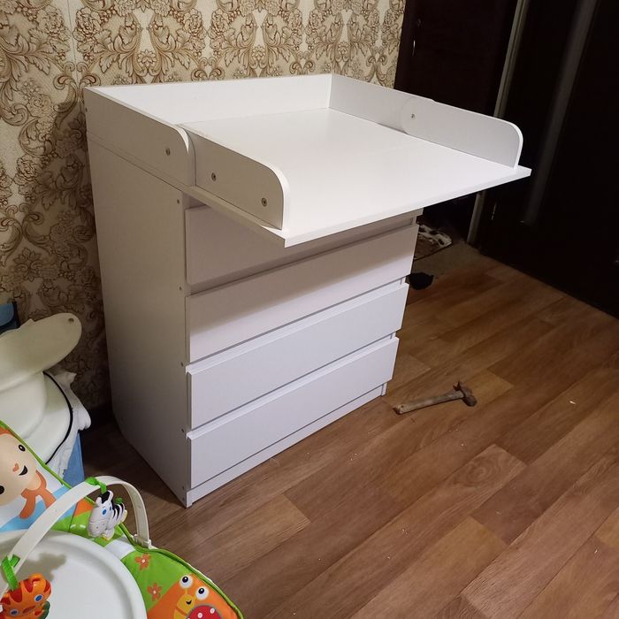 Продам дитяче ліжко та пеленальний комод .