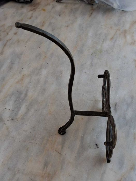 suporte metalico para pratos ou molduras