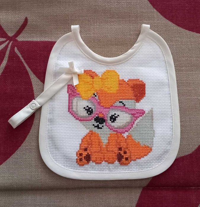 Babetes personalizadas em ponto cruz