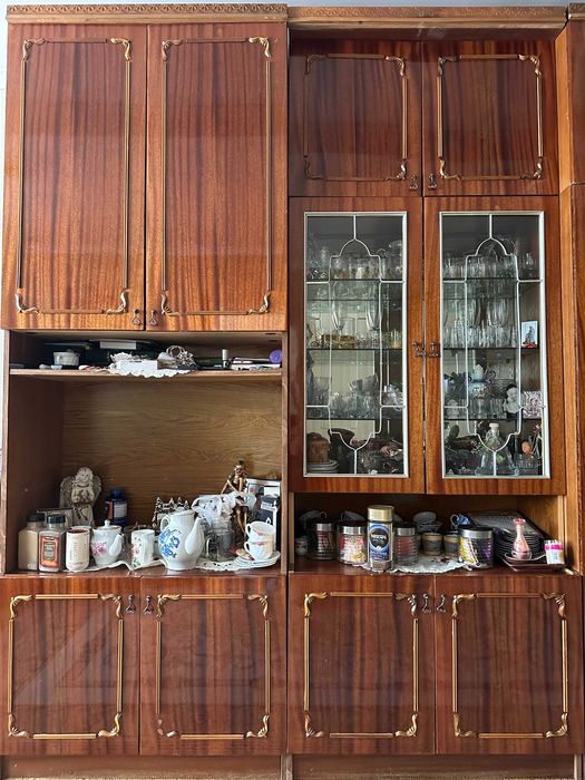 Меблі стінка тумбочка