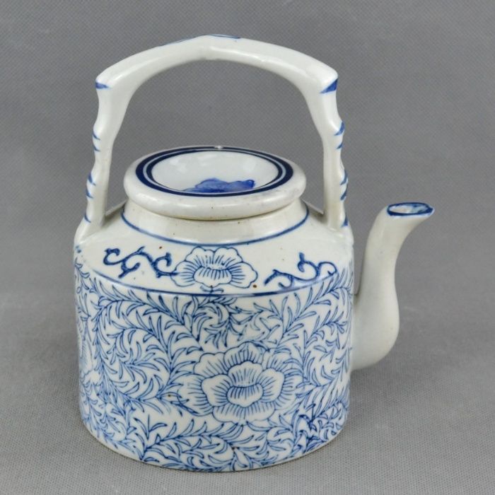 Bule em Porcelana da China Azul e Branco – Circa 1950